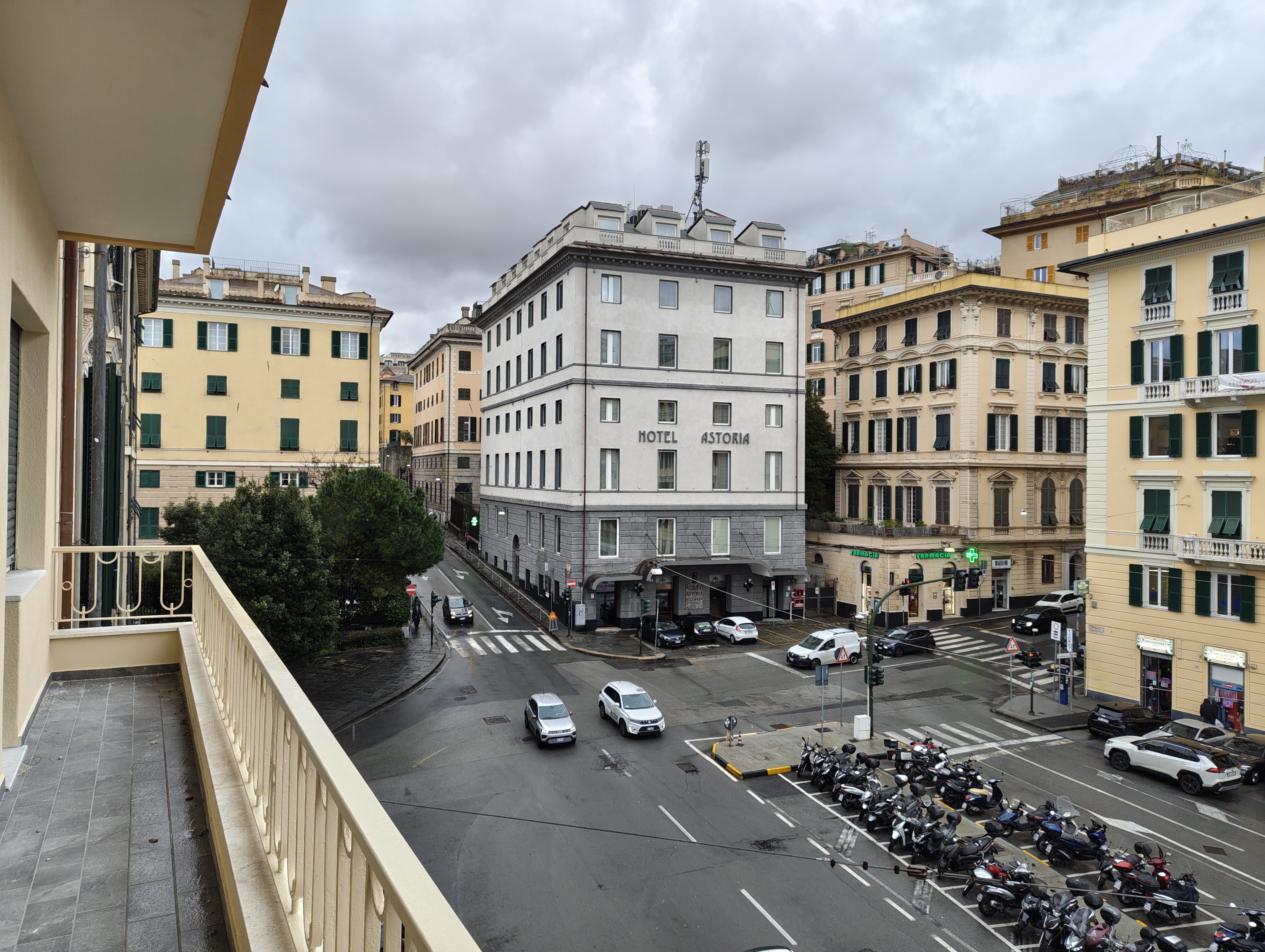 Genova <br><span style="font-size:20px;"> Piazza Brignole, 3</span>