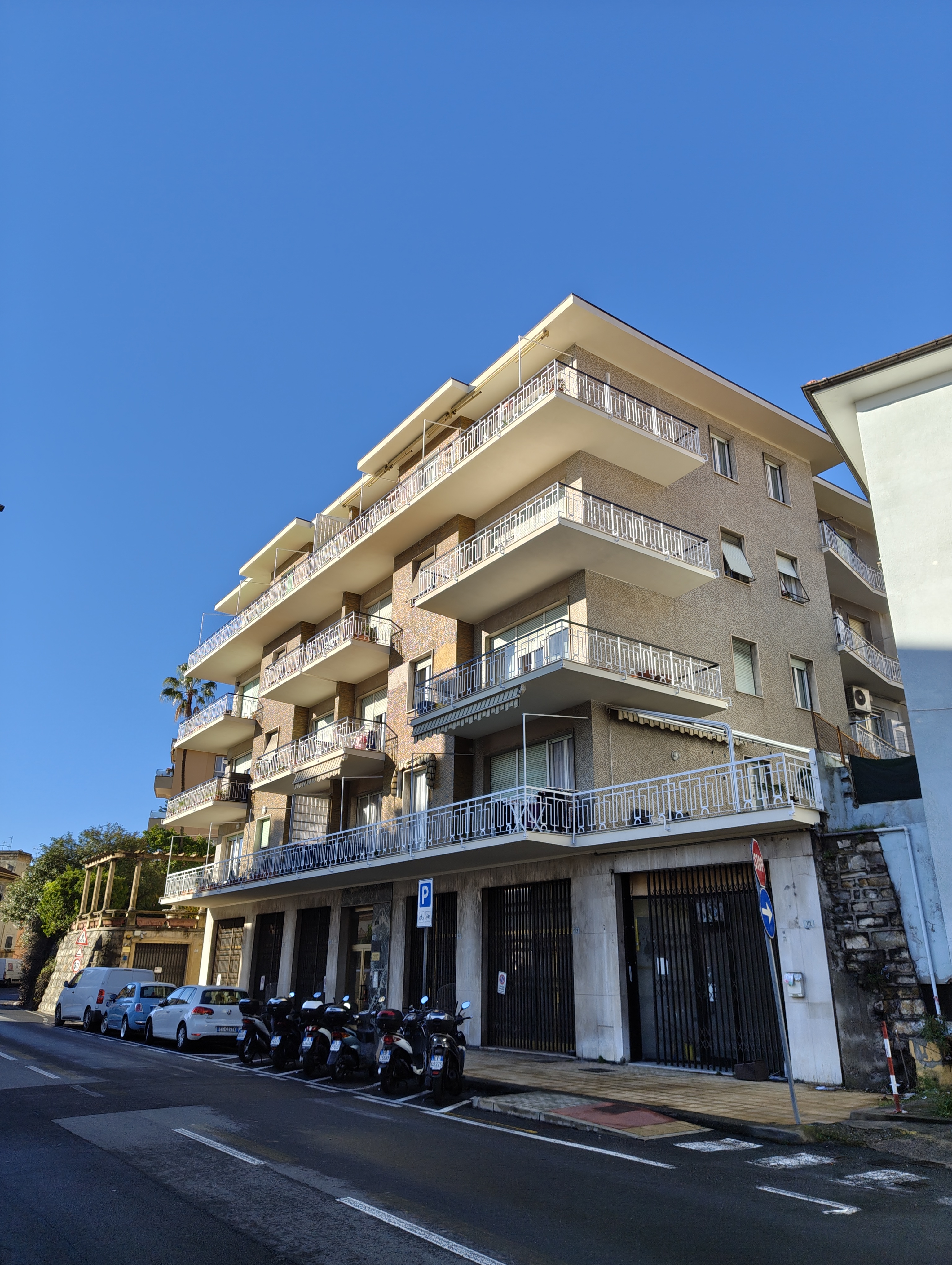 Imperia<br><span style="font-size:20px;">Via Matteotti, 105</span>