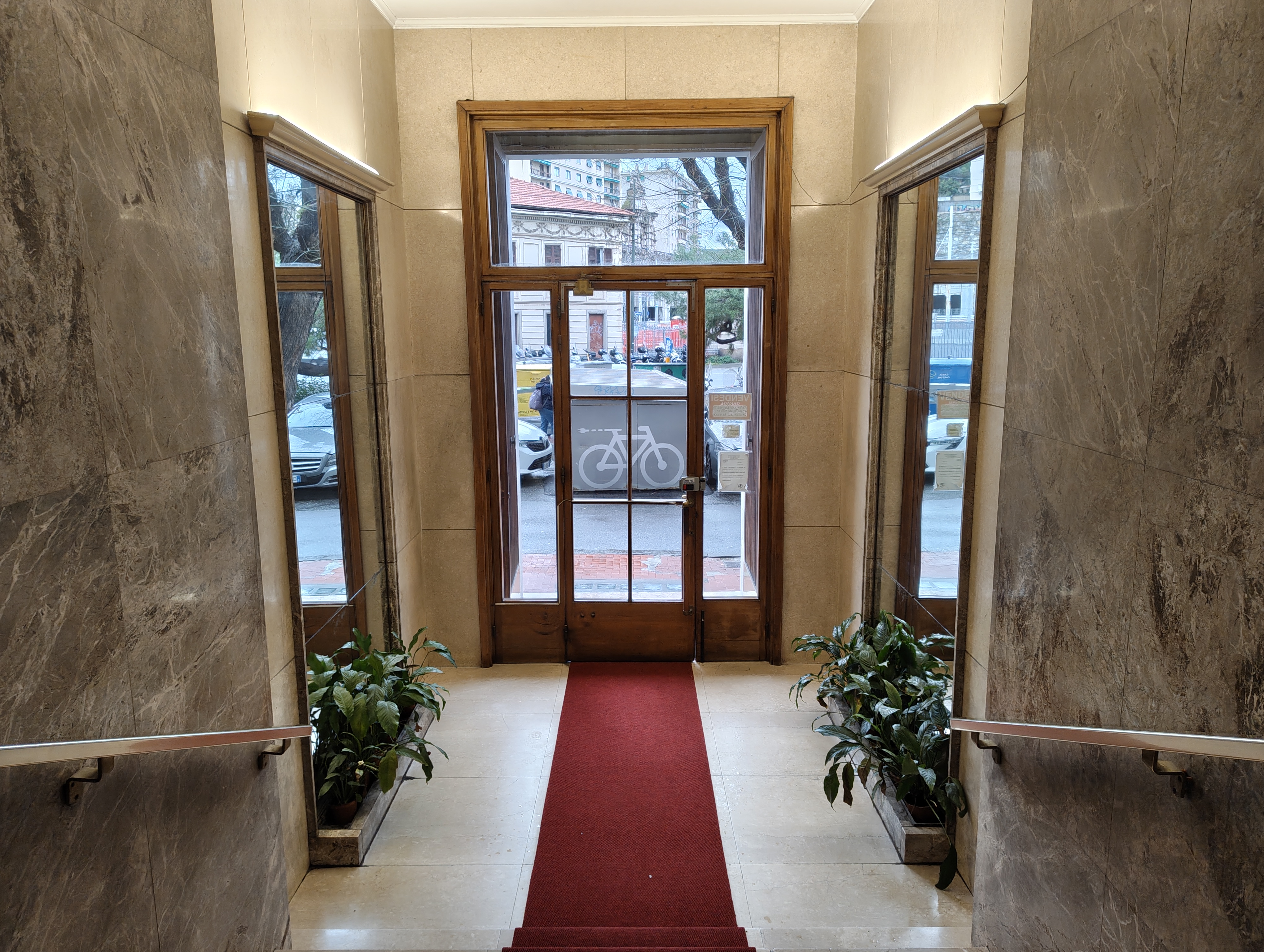 Genova <br><span style="font-size:20px;"> Piazza Brignole, 3</span>