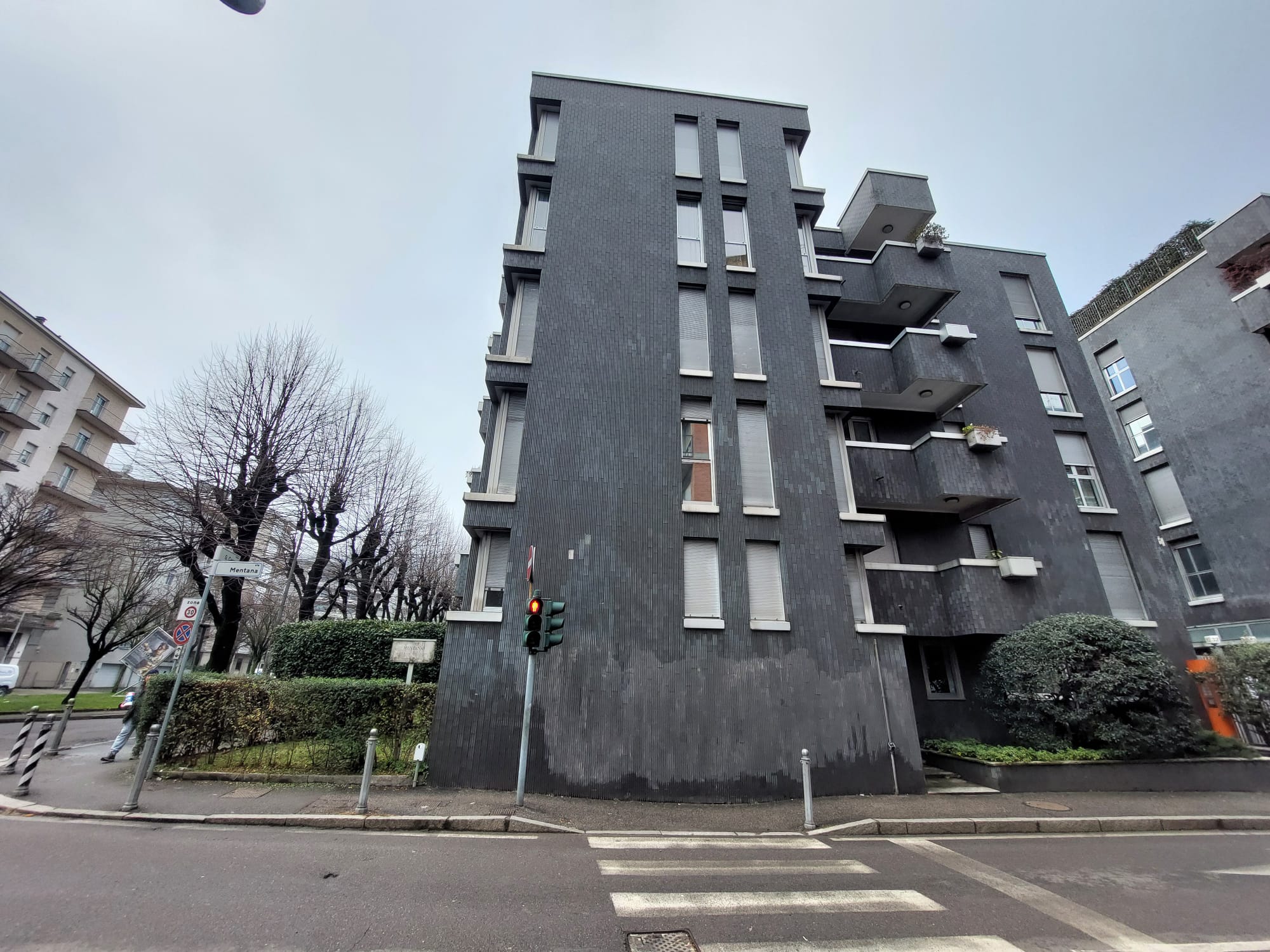 Como<br><span style="font-size:20px;">Viale Giulio Cesare, 17</span>