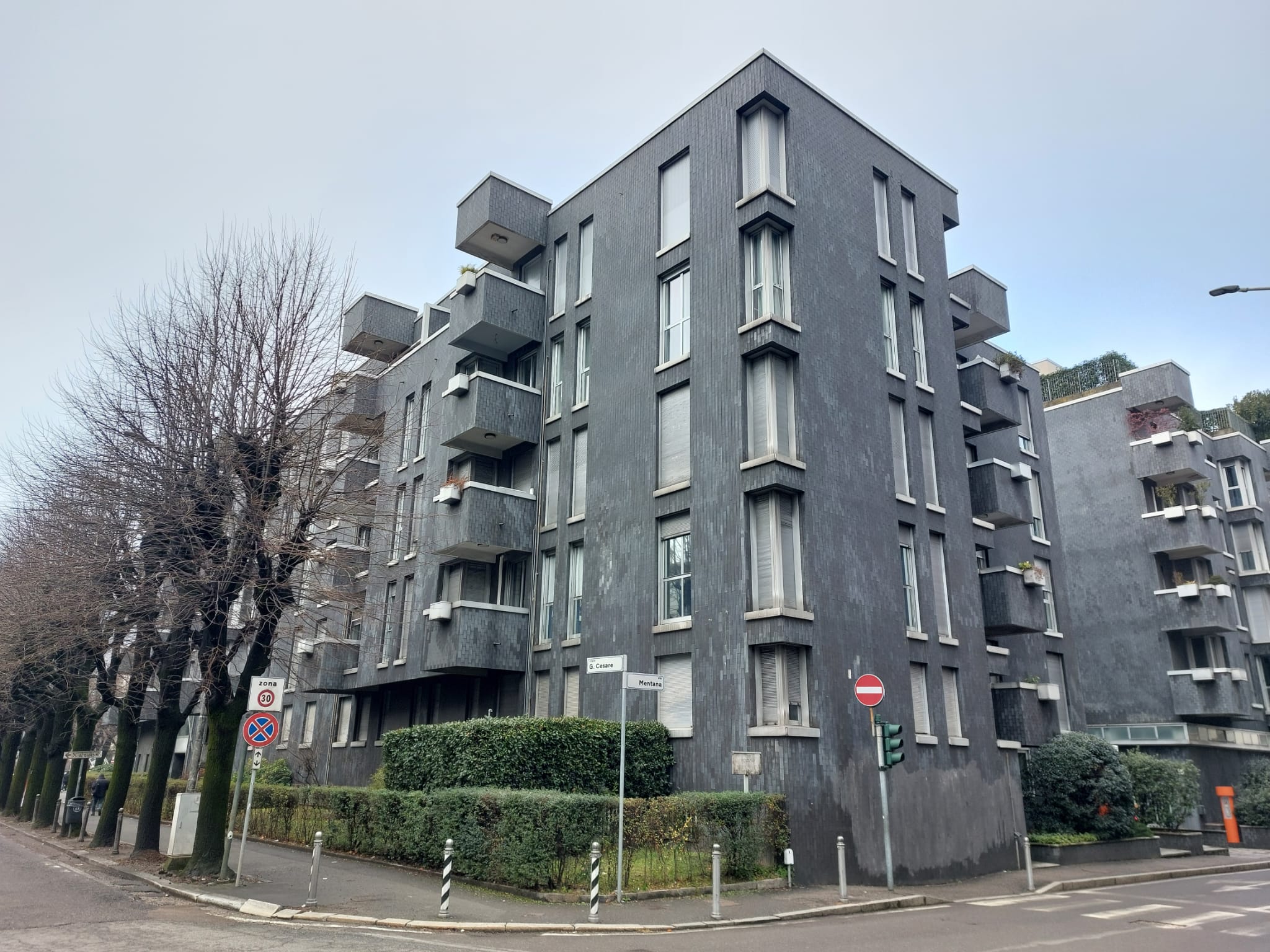 Como<br><span style="font-size:20px;">Viale Giulio Cesare, 17</span>