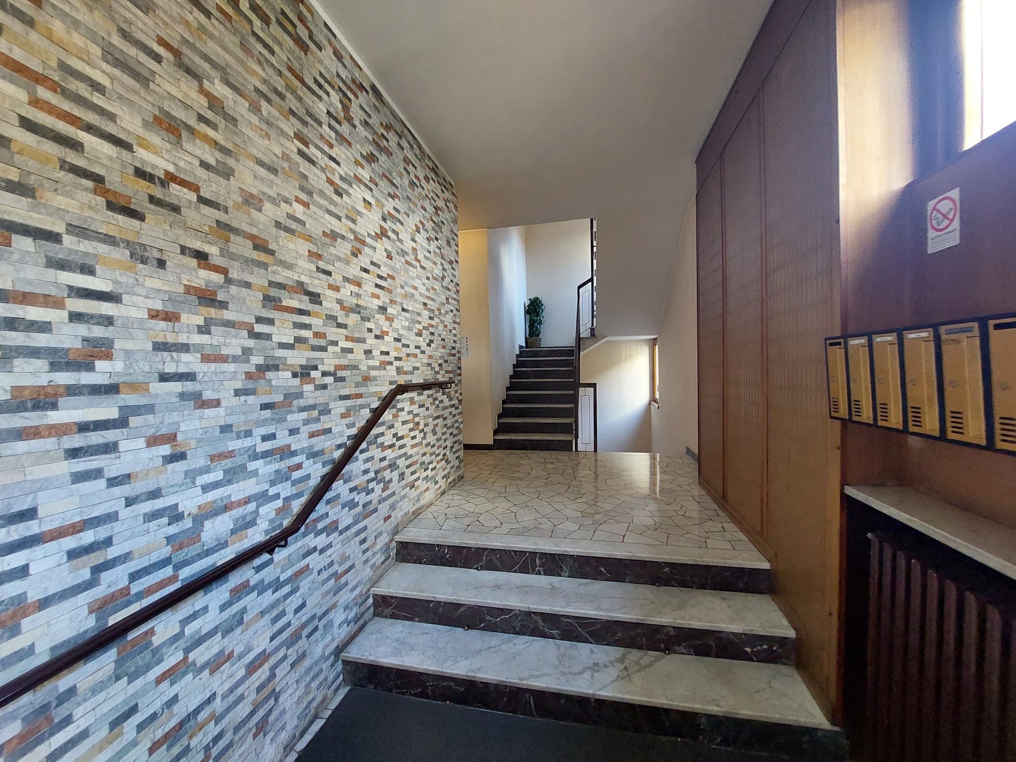 Varese <br><span style="font-size:20px;">Via Speroni 5</span>