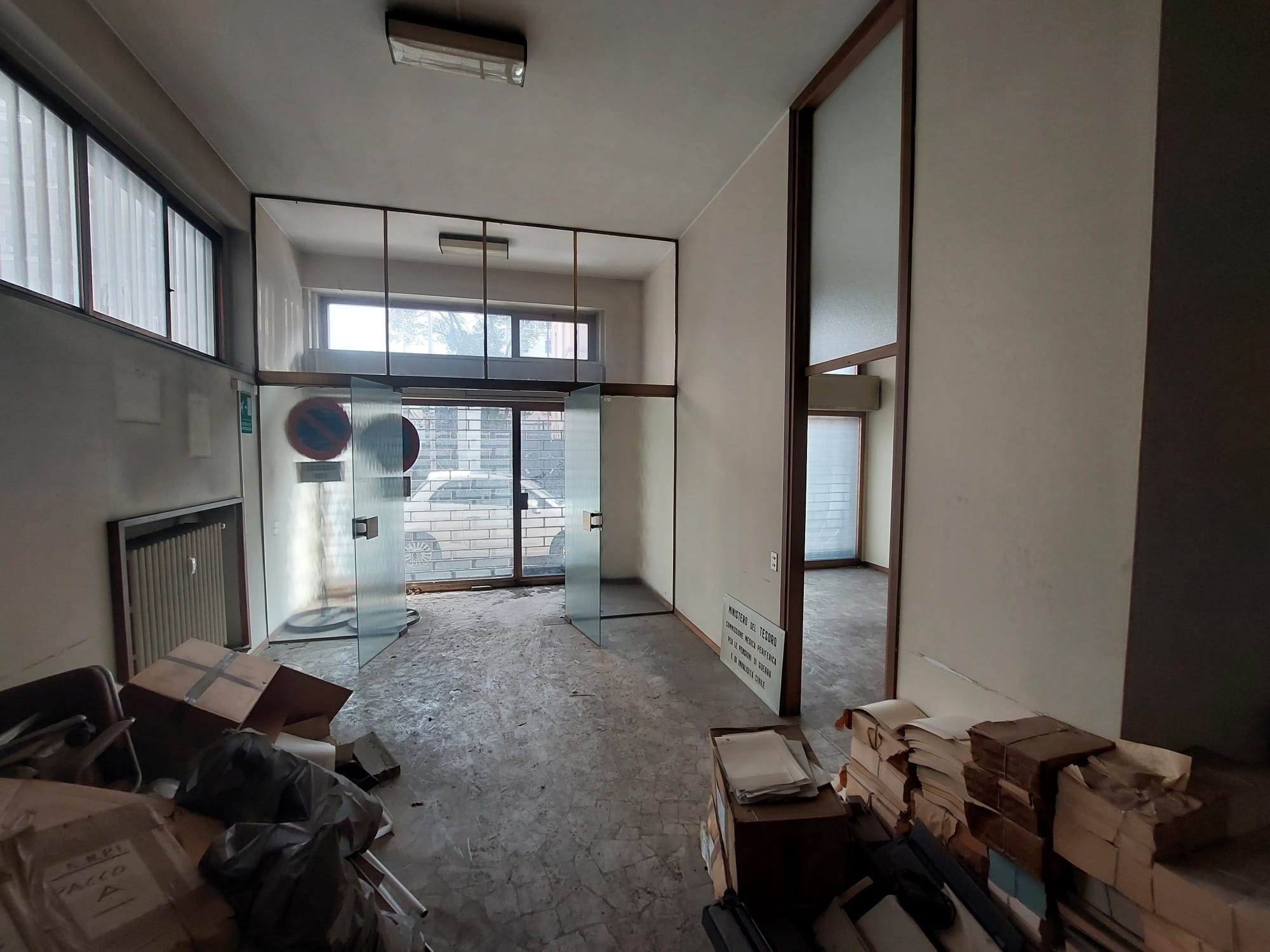 Varese <br><span style="font-size:20px;">Via Speroni 5</span>